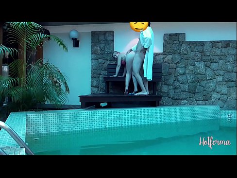 ❤️ Baas noeget faam nei it swimbad, mar koe net wjerstean in hot ️❌ Fucking video  op fy.seecamsus.top